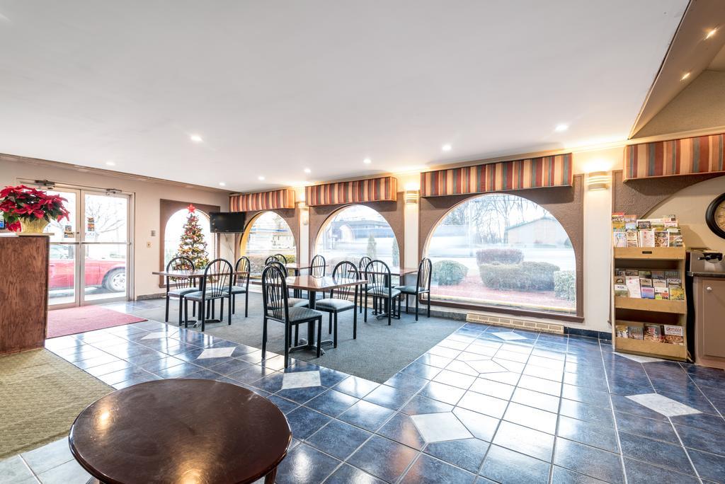 Red Carpet Inn & Suites Albany Airport Exterior photo
